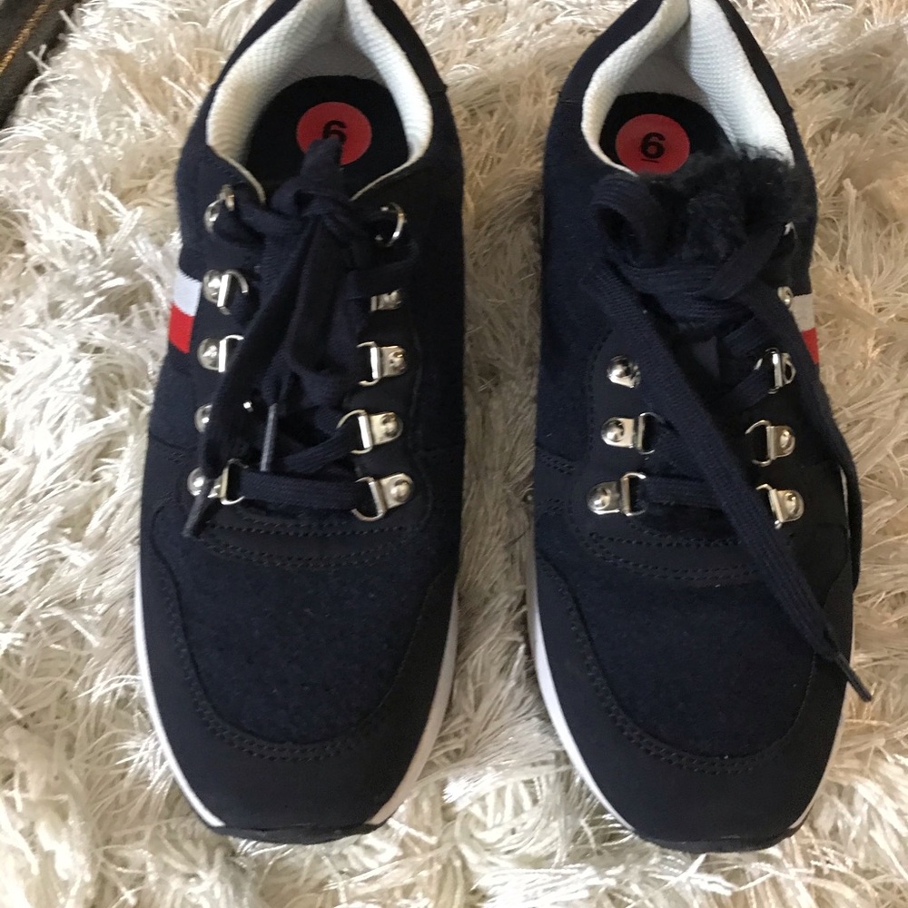 Dark blue Tommy Hilfiger sneakers